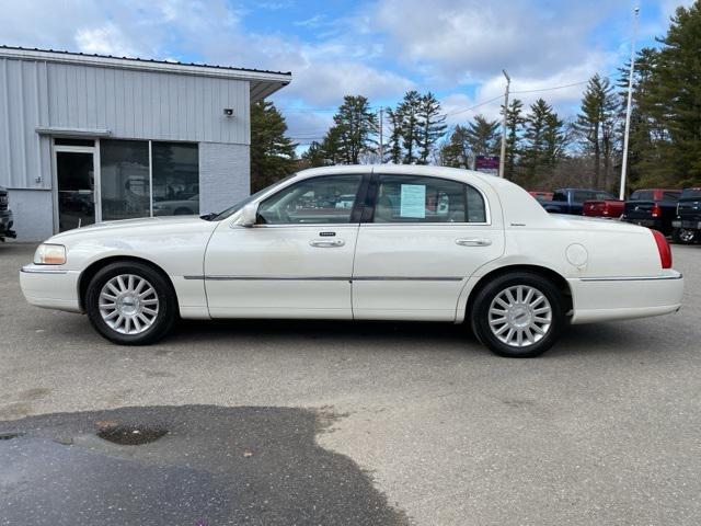 used 2003 Lincoln Town Car car, priced at $4,950