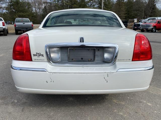 used 2003 Lincoln Town Car car, priced at $4,950