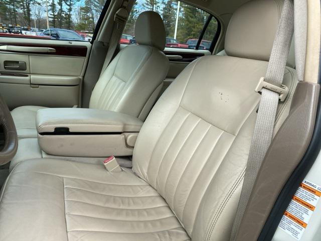 used 2003 Lincoln Town Car car, priced at $4,950