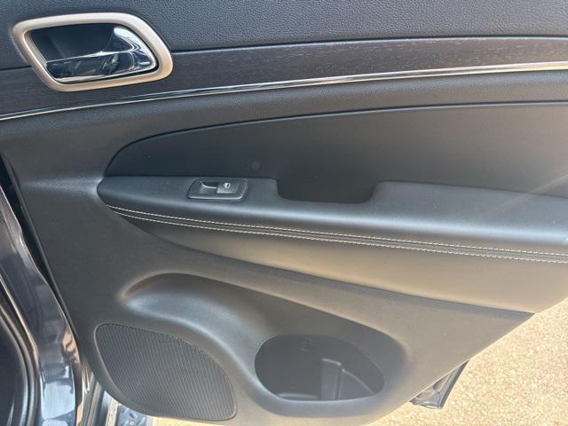 used 2015 Jeep Grand Cherokee car, priced at $15,999
