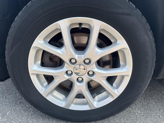 used 2014 Jeep Cherokee car, priced at $6,950