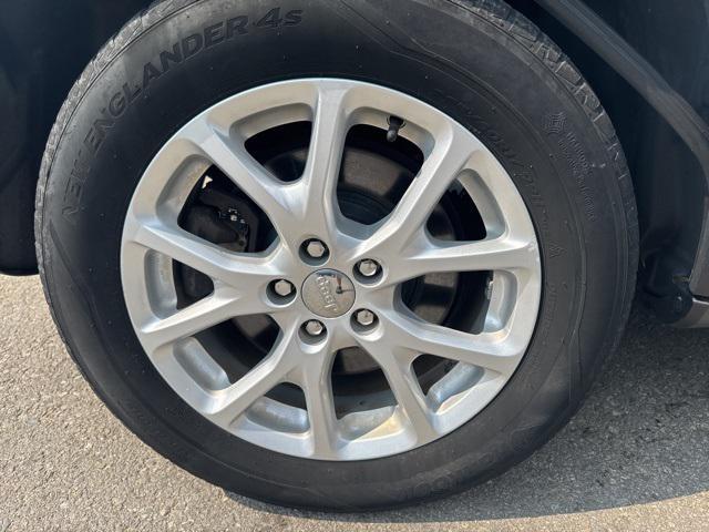 used 2014 Jeep Cherokee car, priced at $6,950