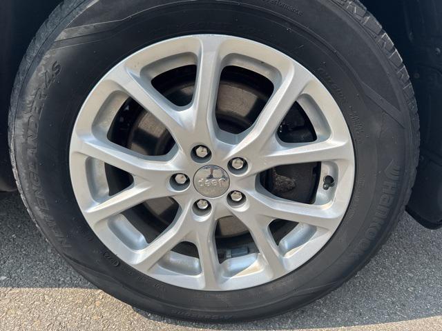 used 2014 Jeep Cherokee car, priced at $6,950