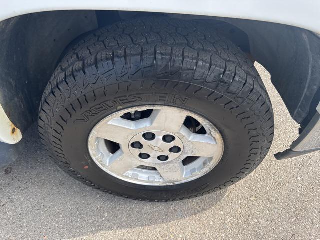 used 2005 Chevrolet Suburban car, priced at $4,950