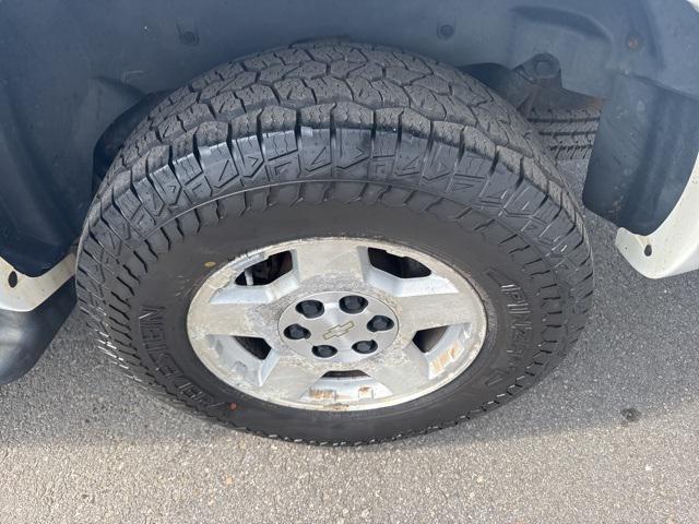 used 2005 Chevrolet Suburban car, priced at $4,950
