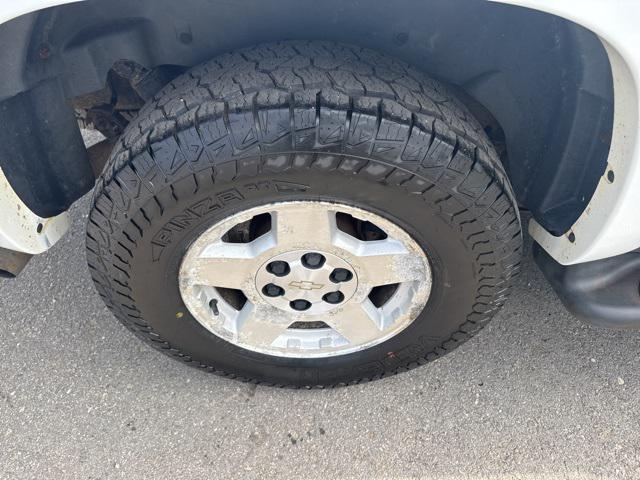 used 2005 Chevrolet Suburban car, priced at $4,950