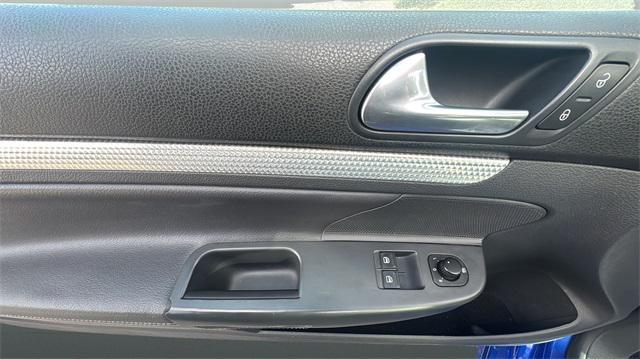 used 2008 Volkswagen R32 car, priced at $8,999