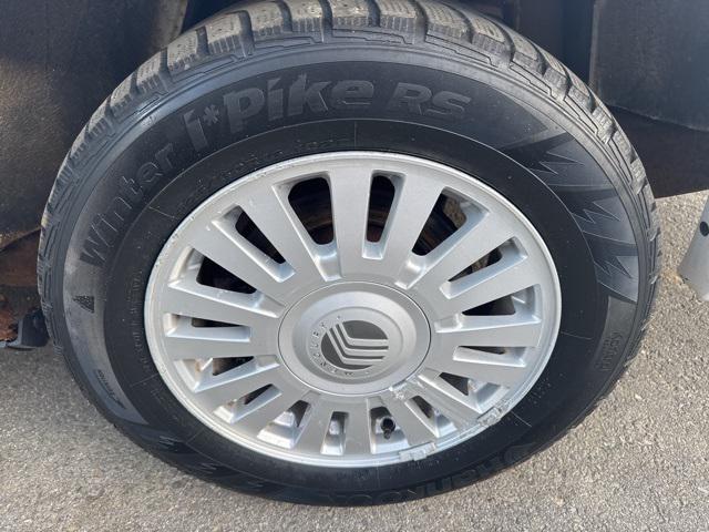 used 2008 Mercury Grand Marquis car, priced at $2,950