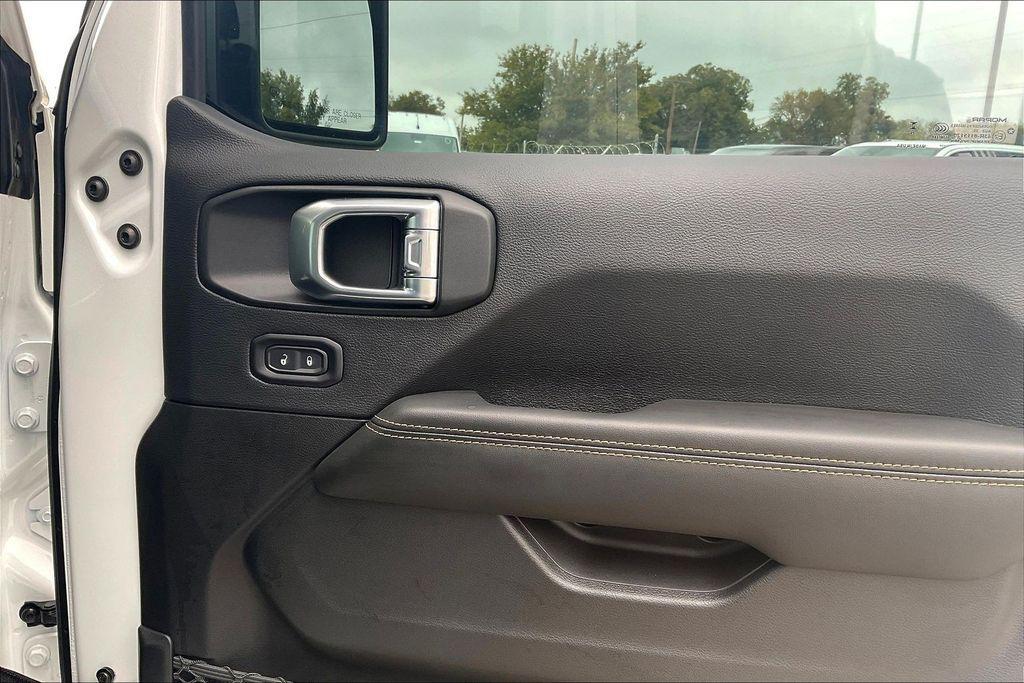 new 2025 Jeep Gladiator car, priced at $48,260