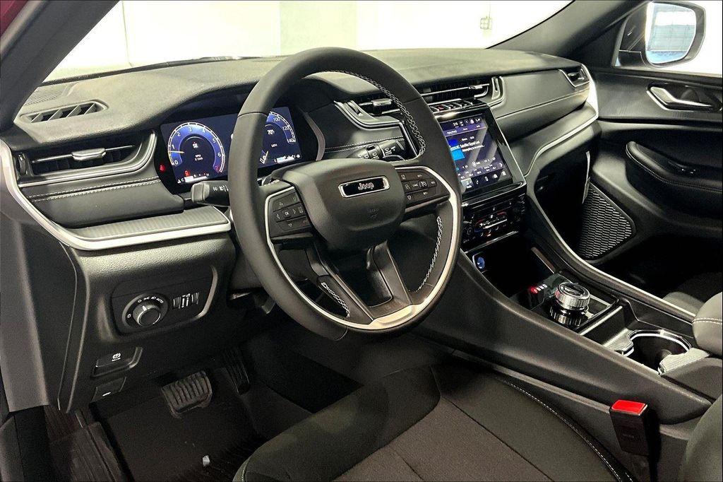 new 2025 Jeep Grand Cherokee car, priced at $33,420