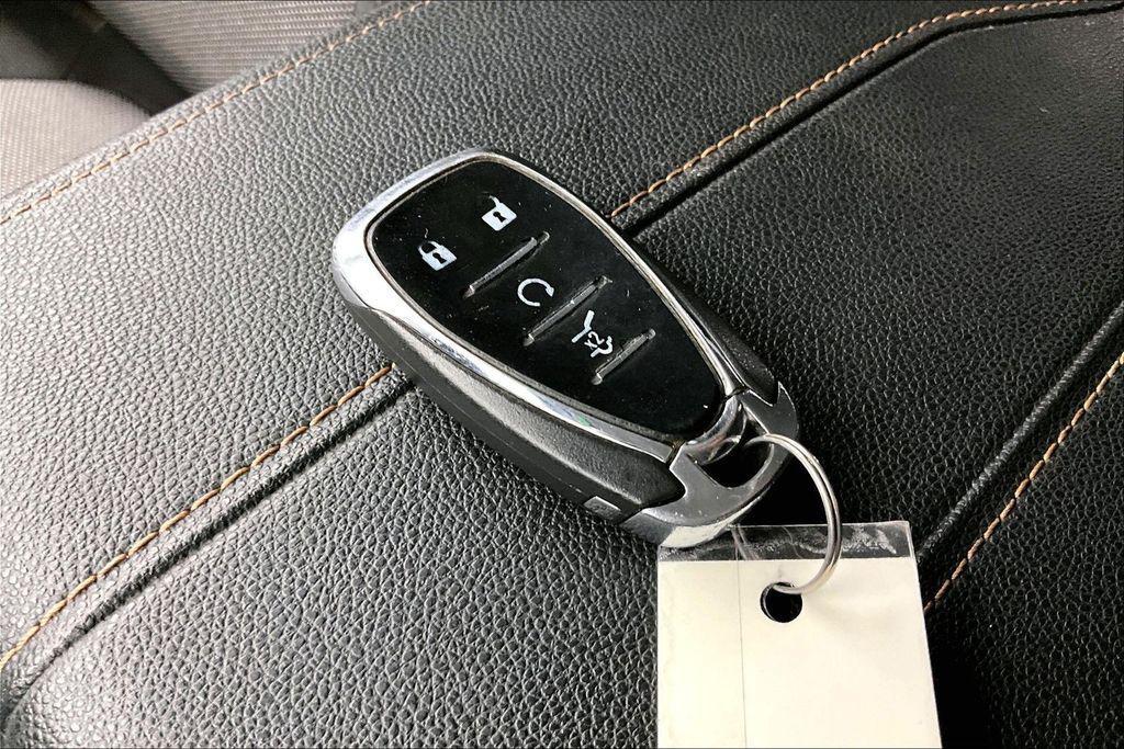 used 2021 Chevrolet Traverse car, priced at $21,000