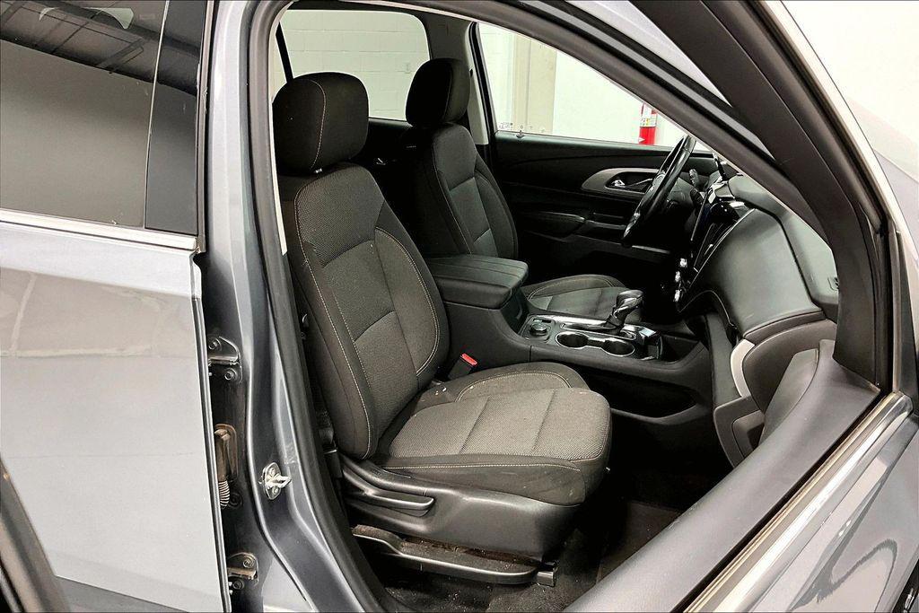 used 2021 Chevrolet Traverse car, priced at $21,000