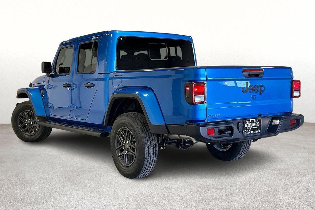 new 2025 Jeep Gladiator car, priced at $47,895