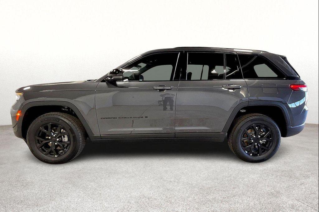 new 2025 Jeep Grand Cherokee car, priced at $41,480