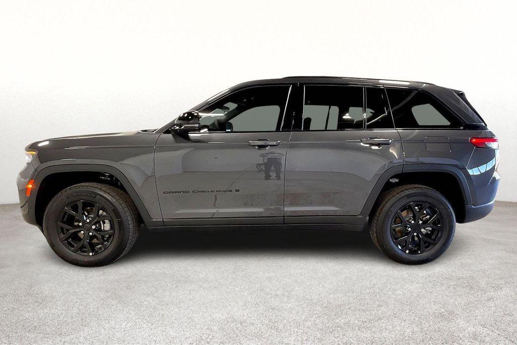 new 2025 Jeep Grand Cherokee car, priced at $46,730