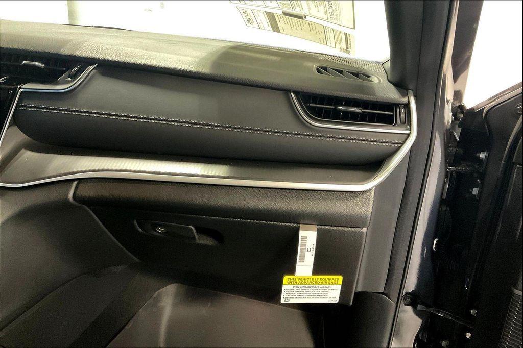 new 2025 Jeep Grand Cherokee car, priced at $41,480