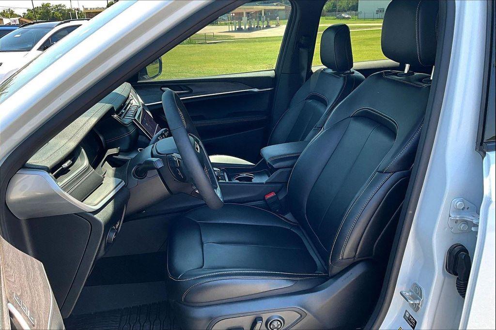 new 2025 Jeep Grand Cherokee car, priced at $42,465