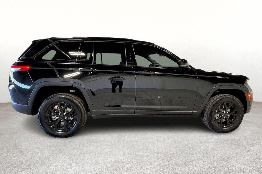 new 2025 Jeep Grand Cherokee car, priced at $46,730