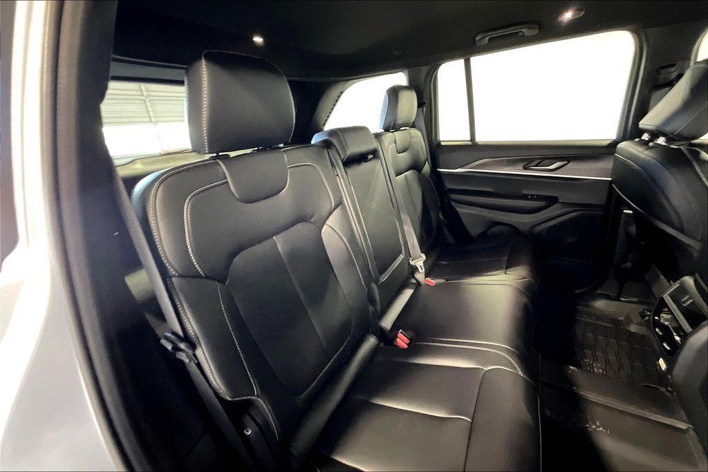 new 2025 Jeep Grand Cherokee car, priced at $47,495