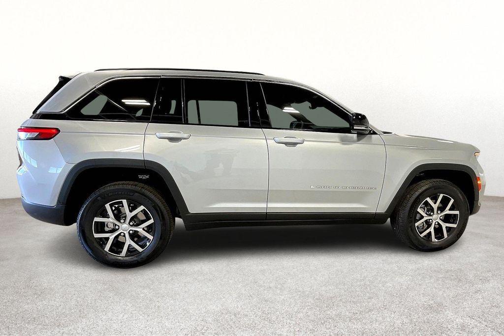 new 2025 Jeep Grand Cherokee car, priced at $47,495