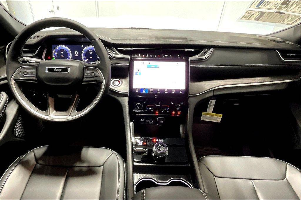 new 2025 Jeep Grand Cherokee car, priced at $47,495