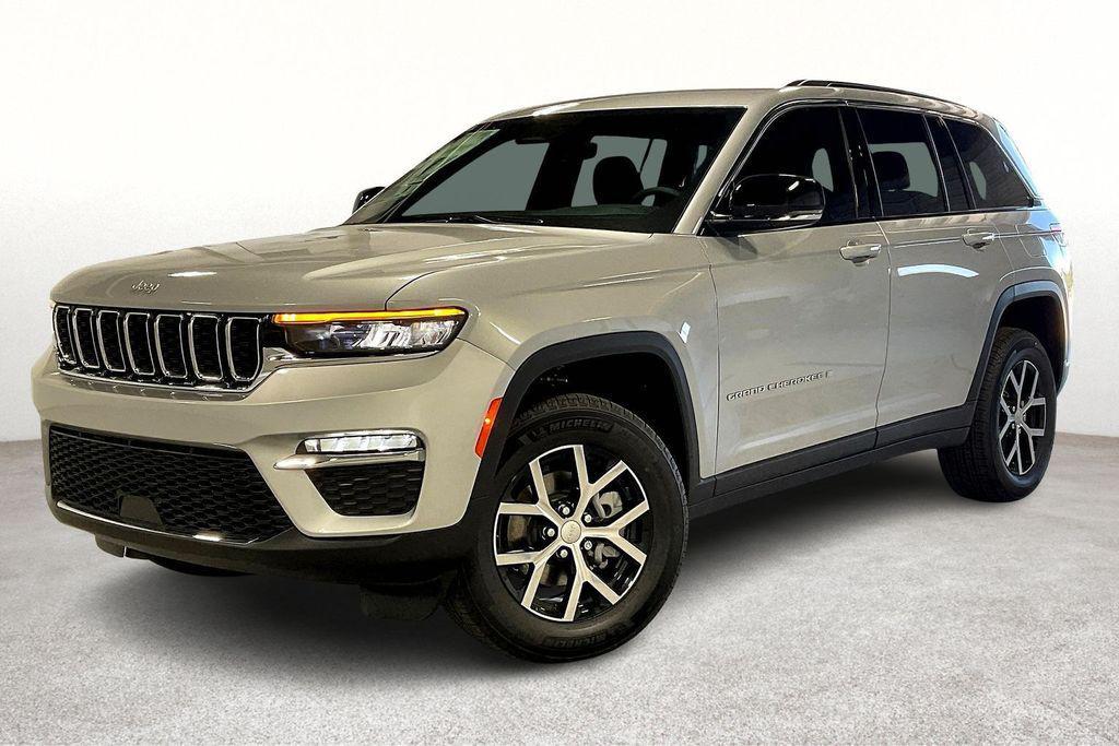 new 2025 Jeep Grand Cherokee car, priced at $47,495