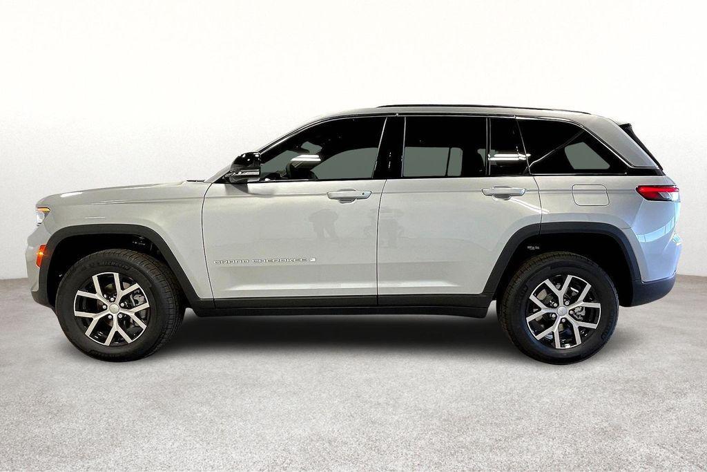new 2025 Jeep Grand Cherokee car, priced at $47,495
