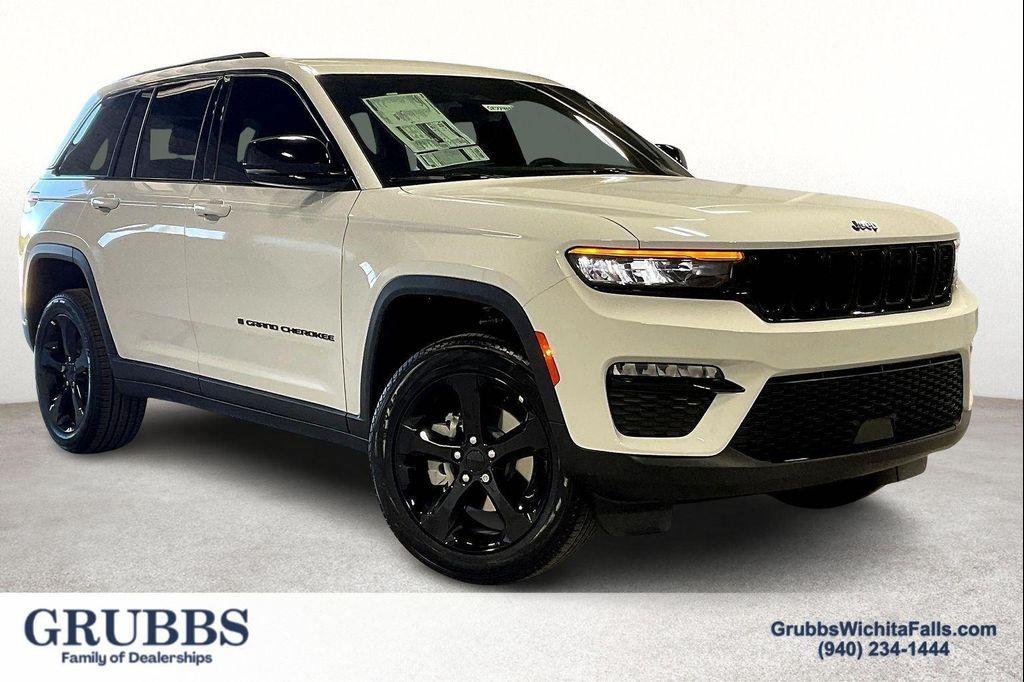new 2025 Jeep Grand Cherokee car, priced at $40,875