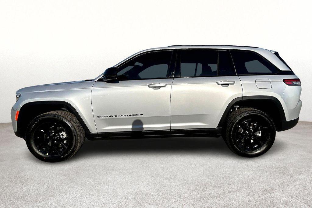 new 2025 Jeep Grand Cherokee car, priced at $39,480