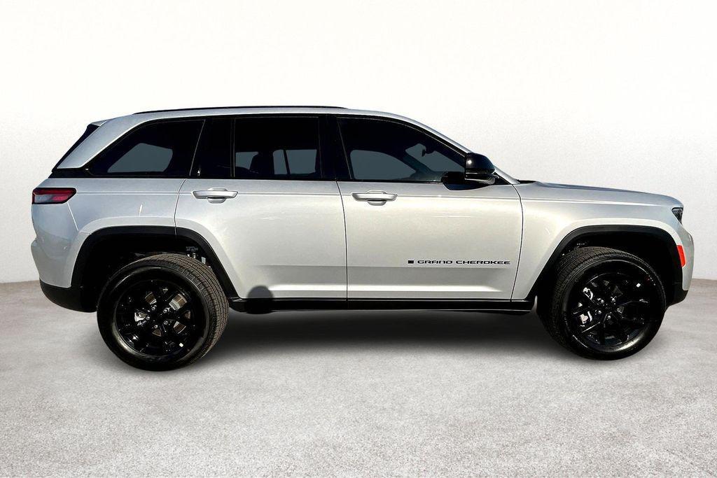 new 2025 Jeep Grand Cherokee car, priced at $39,480
