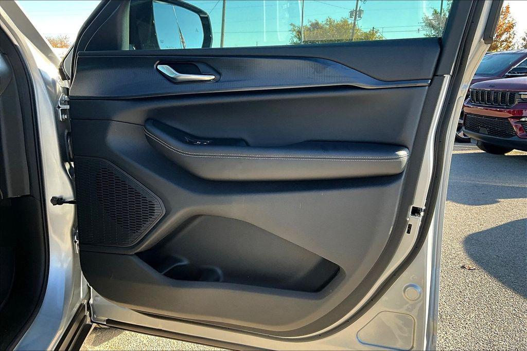 new 2025 Jeep Grand Cherokee car, priced at $39,480