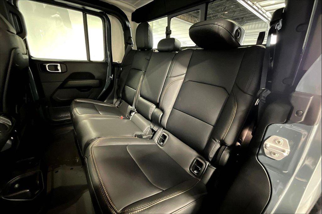new 2025 Jeep Gladiator car, priced at $44,605