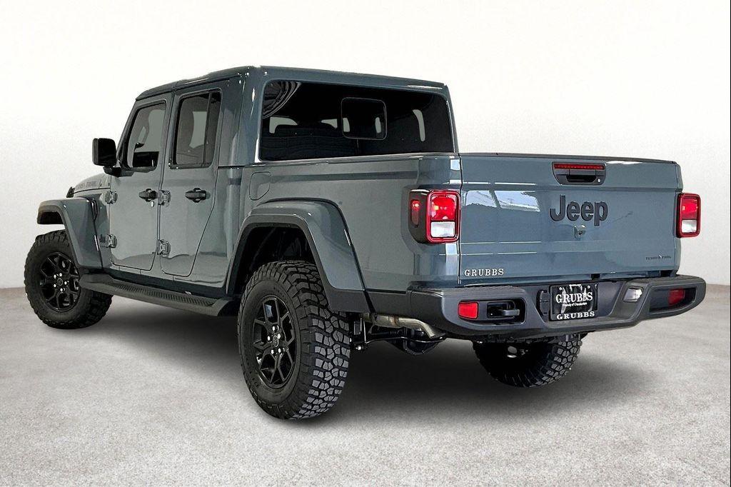 new 2025 Jeep Gladiator car, priced at $44,605
