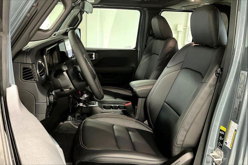 new 2025 Jeep Gladiator car, priced at $44,605