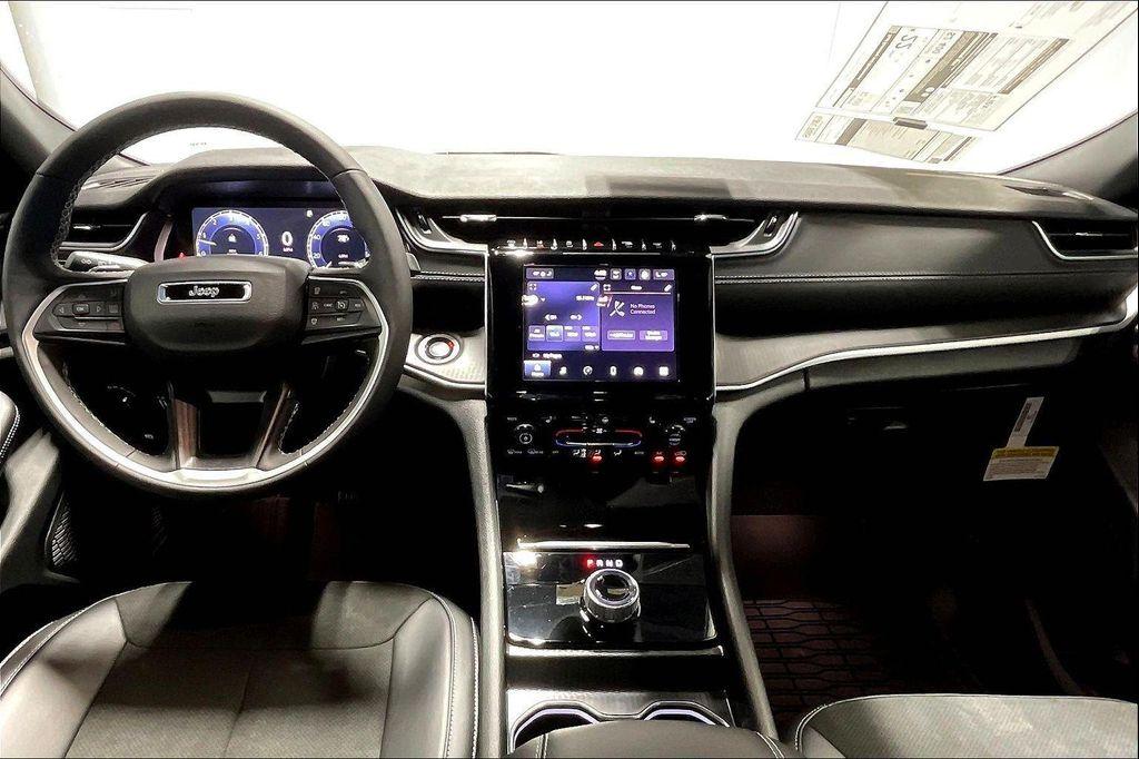 new 2025 Jeep Grand Cherokee car, priced at $39,480