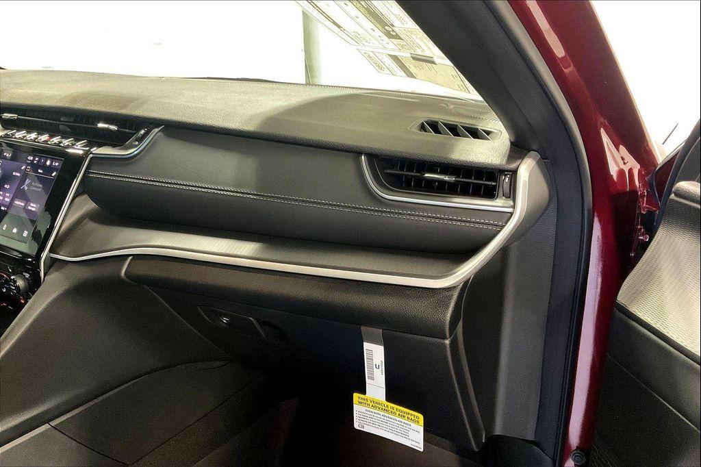 new 2025 Jeep Grand Cherokee car, priced at $39,480