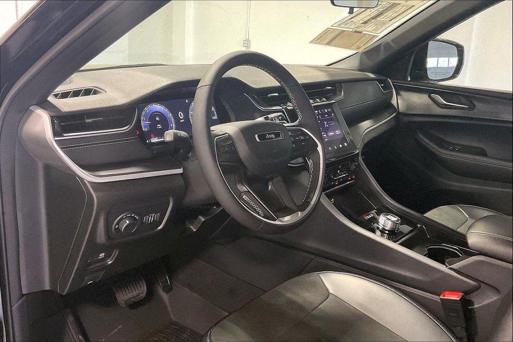 new 2025 Jeep Grand Cherokee car, priced at $39,980