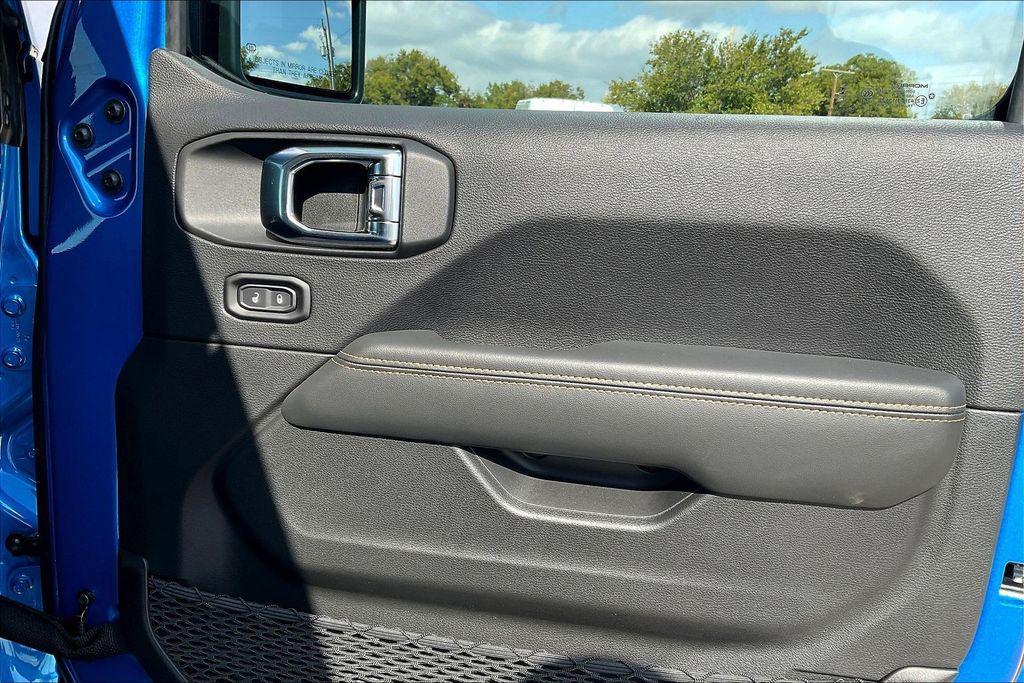 new 2025 Jeep Gladiator car, priced at $48,855