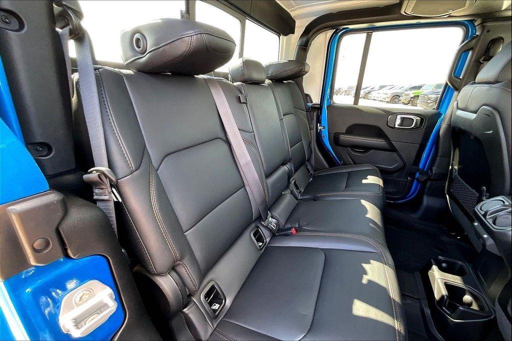 new 2025 Jeep Gladiator car, priced at $44,105