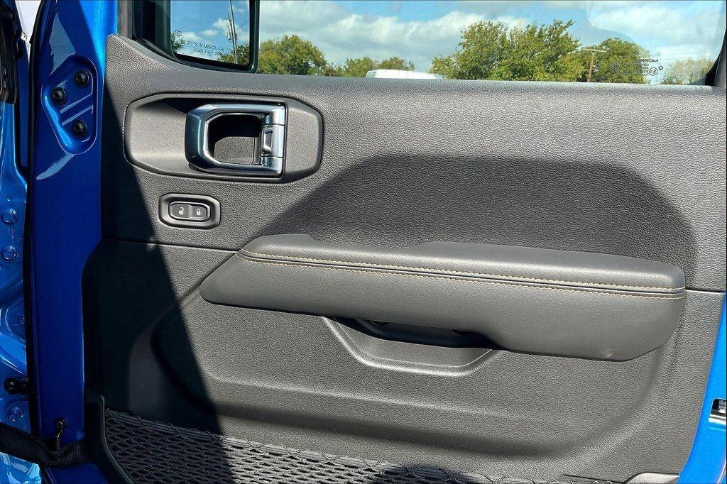 new 2025 Jeep Gladiator car, priced at $44,105