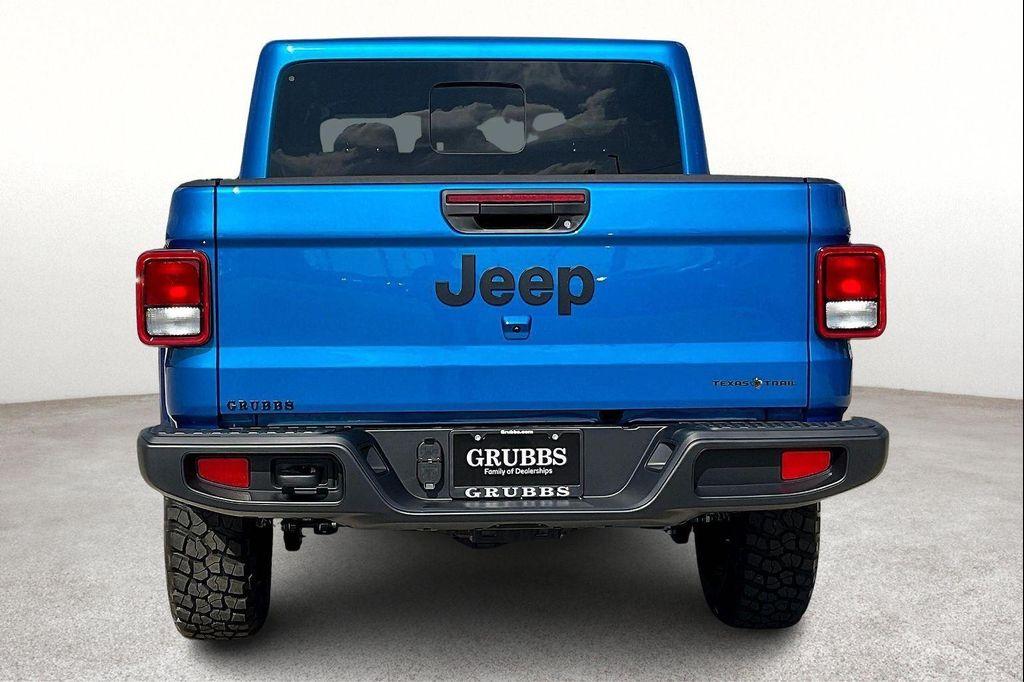 new 2025 Jeep Gladiator car, priced at $44,105
