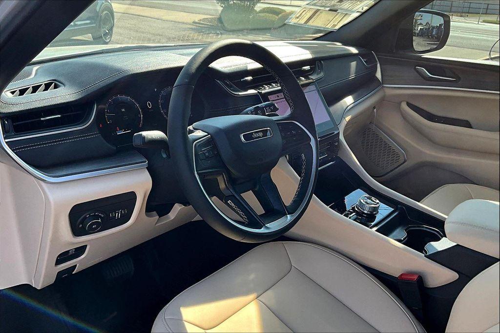new 2025 Jeep Grand Cherokee L car, priced at $45,895