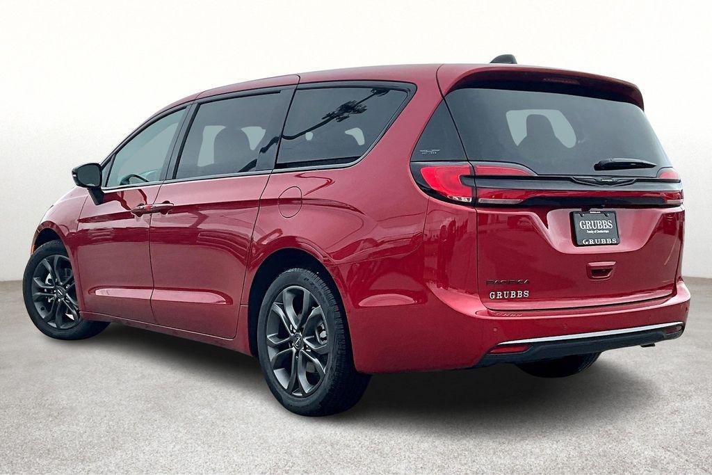new 2026 Chrysler Pacifica car, priced at $46,880