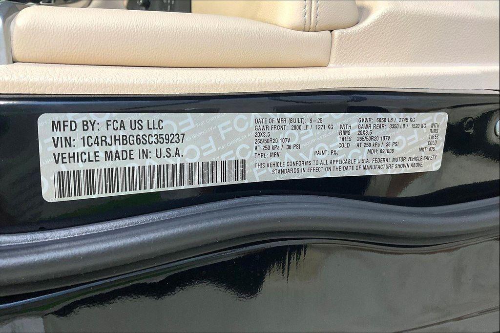 new 2025 Jeep Grand Cherokee car, priced at $45,985