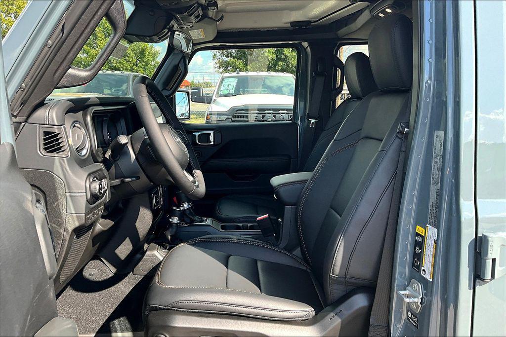 new 2025 Jeep Gladiator car, priced at $48,855