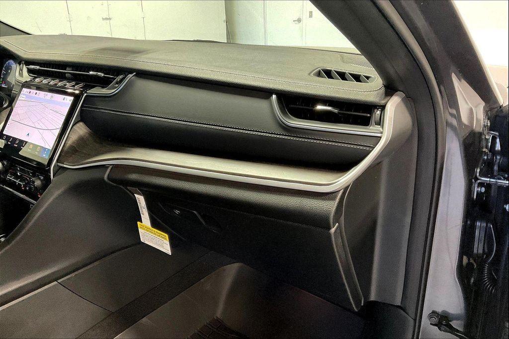 new 2025 Jeep Grand Cherokee car, priced at $43,470