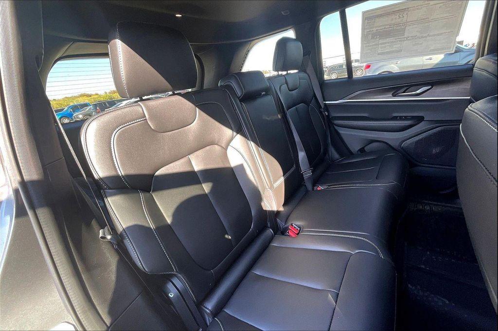 new 2025 Jeep Grand Cherokee car, priced at $43,470