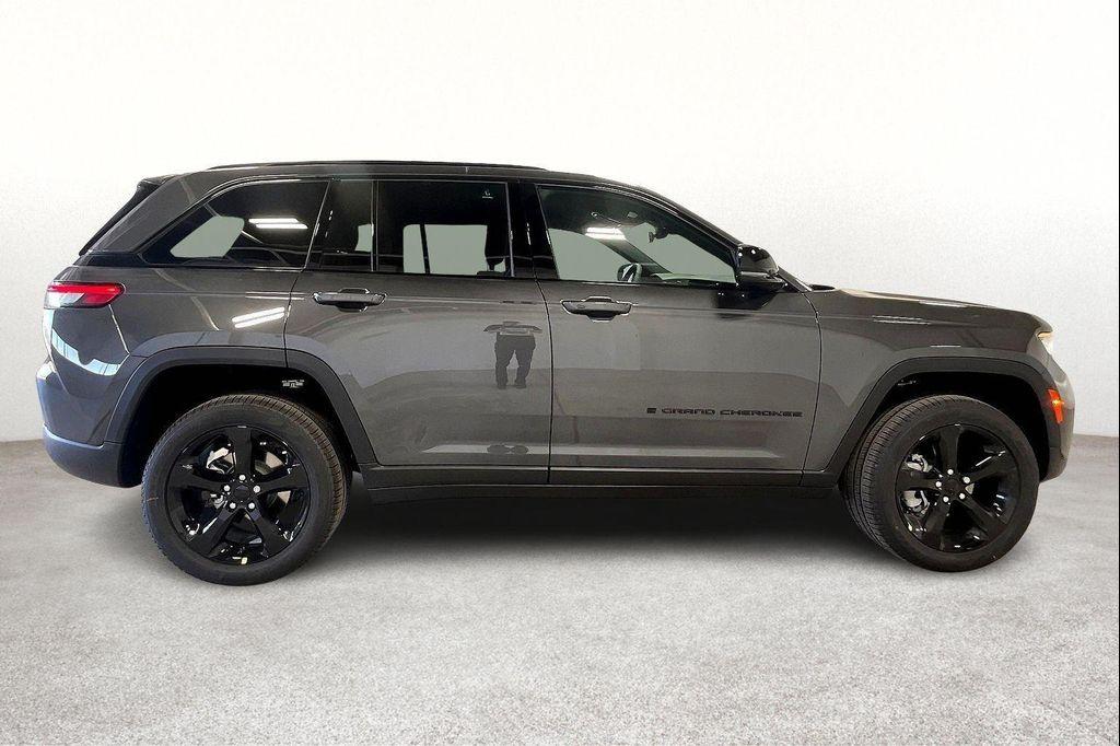 new 2025 Jeep Grand Cherokee car, priced at $43,470