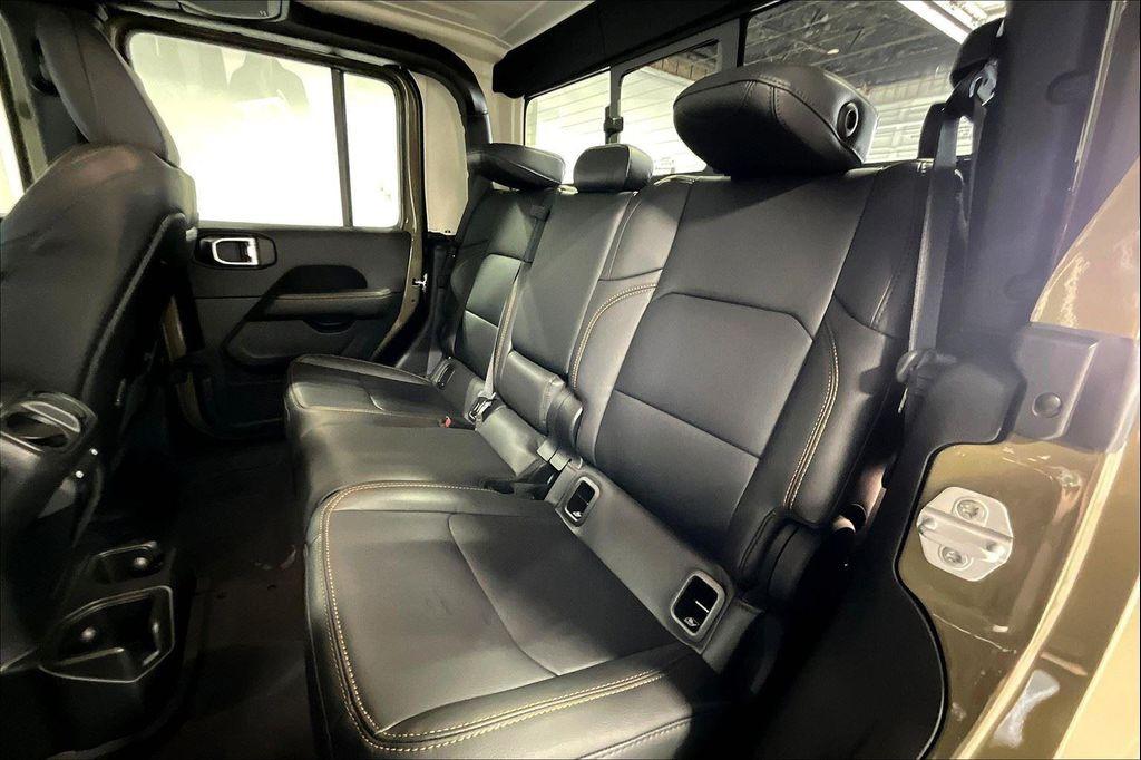 new 2025 Jeep Gladiator car, priced at $44,605