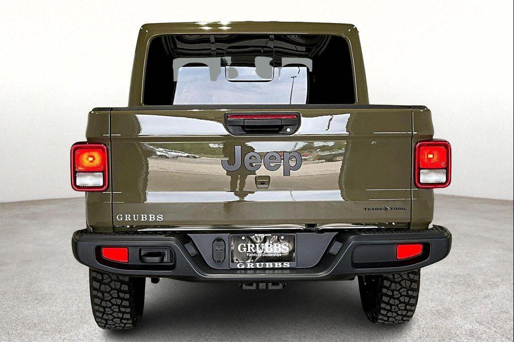 new 2025 Jeep Gladiator car, priced at $44,605